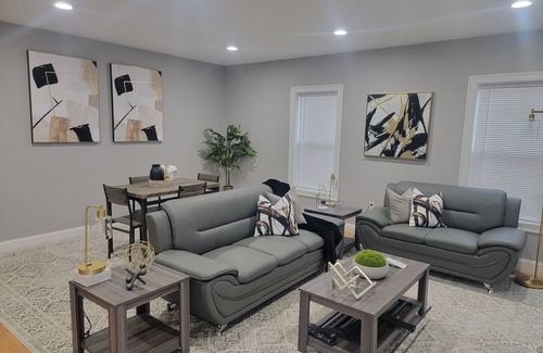 Mattapan Apartment | Lovey Spacious 2 Bedroom Apartment 15 min from Airport/Downtown
