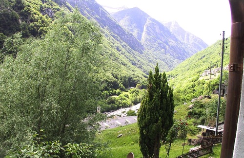 Lavertezzo House | Lovingly renovated Ticino house with sunbathing lawn on a sunny hillside location