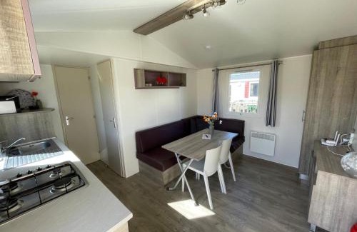 Lauwersoog Resort | Low Budget - Luxe 4 persoons chalet met TV aan het Lauwersmeer