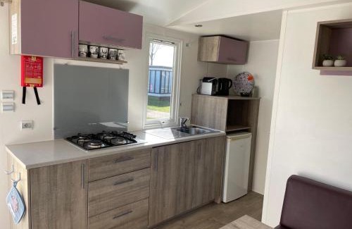 Lauwersoog Resort | Low Budget - Luxe 4 persoons chalet met TV aan het Lauwersmeer