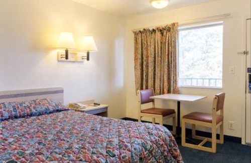 Summit Station Hotel | Loyalty Inn