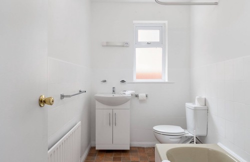 Lahinch House | Luí na Gréine Apartment - In the Heart of Lahinch!