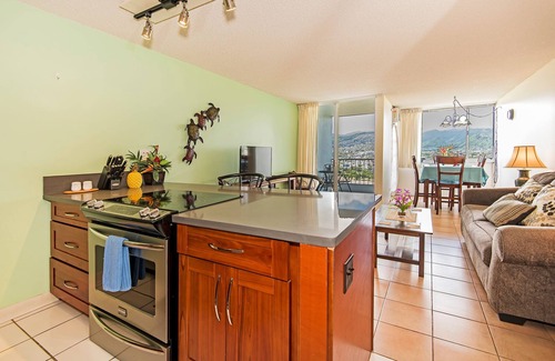 Waikiki Condo | Lucious Green Golf Course-MT Views at Canal House w/Washer-Dryer & Parking