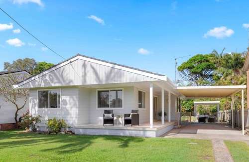 North Haven Cottage | Luderick Cottage - fish, surf, eat, walk everywhere