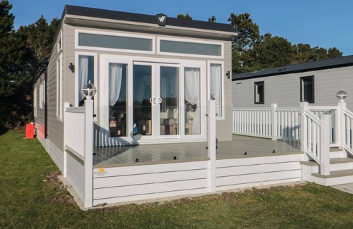Eastfield Cabin | LULA LODGE, family friendly, with a garden in Eastfield