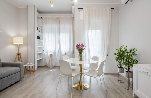 EUR Apartment | Luminoso Appartamento Ristrutturato con Posto Auto Privato