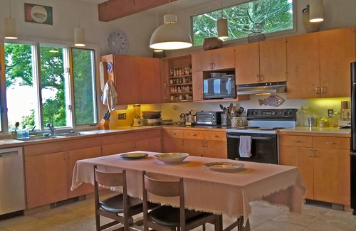 Chilmark House | Luminous rural retreat with spectacular ocean views.