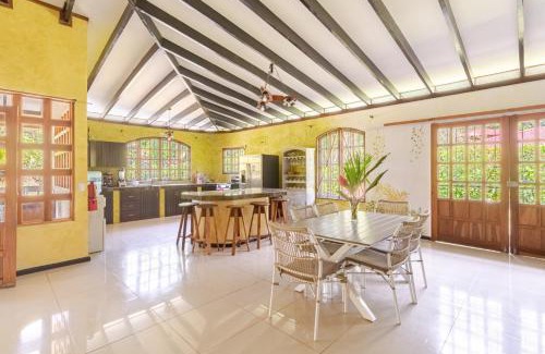 Cahuita House | Luna Caribena, lujosa casa tropical cerca cahuita