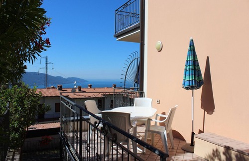 Oldesio Apartment | Luna: lake view apartment with two bedrooms