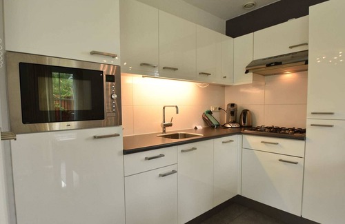 Eernewoude House | Lush holiday home in Earnewâld