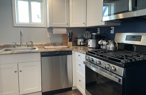 Springfield House | Lush Wonders! Sleeps 7, Wi-Fi, Parking, BBQ.