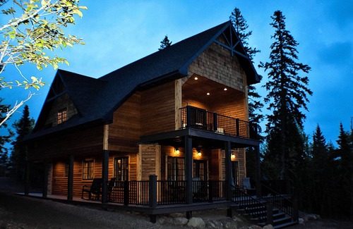 Lutsen Cabin | LUTSEN NORTHWOODS RETREAT-GOLF, WINERY, HIKING, BIKING, NEAR TRAILS, SKI, SLED