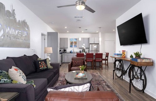 Pelham Apartment | Lux 2 BR w/private 2 bath Mins to Oak Mtn St Park