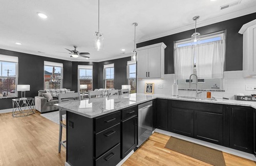 Weinland Park House | Lux 3BR 3bath w Rooftop Hot Tub