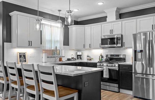 Weinland Park House | Lux 3BR 3bath w Rooftop Hot Tub