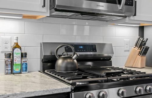 Weinland Park House | Lux 3BR 3bath w Rooftop Hot Tub