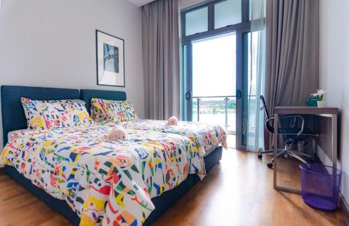 Nusajaya Apartment | Lux 3BR Suite Puteri Harbour Near Legoland & Hello Kitty