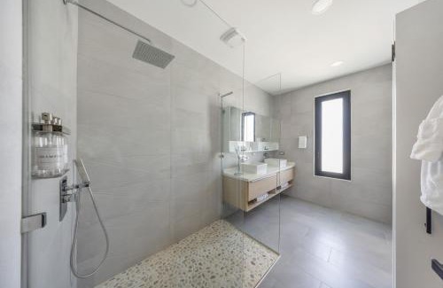 Gold Coast Villa | LUX 4BR and 3BA Villa with Pool Malmokweg 48 by Bocobay