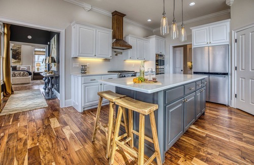 Blue Ridge Cabin | LUX 8 King Mountain Retreat – Sleeps 25, Stunning Views & Exclusive Furnishings!