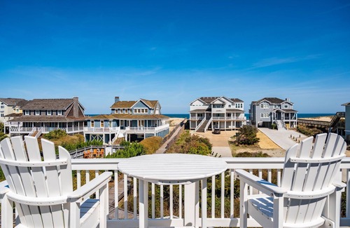 Nags Head House | LUX by the Ocean, Pvt Heated Pool, Hot Tub, Pets Arcade, Bikes, Loaded