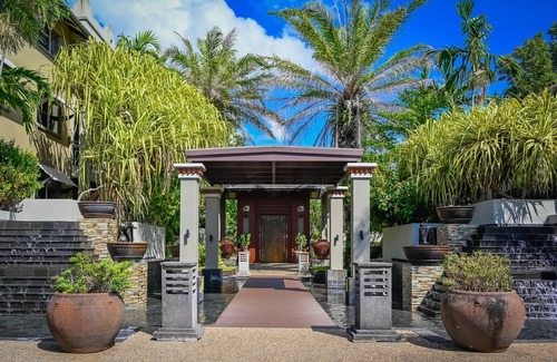 Westcourt Apartment | Lux Cairns - 9 Pools BBQ and Gym