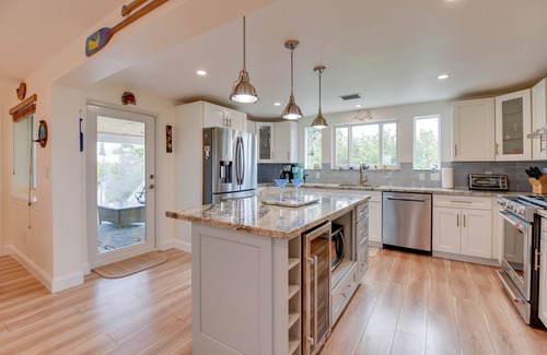 Breezeswept Beach Estates House | Lux Canal Front Home w/Dock, Near Looe Key – Fishing, Diving & Sunsets!
