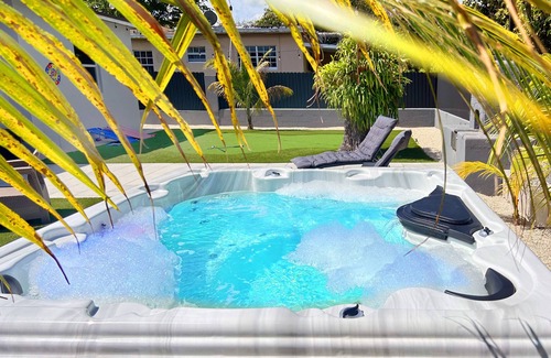Liberty City House | Lux, Comfy & Fun ~ Location ~ Backyard ~ Games!