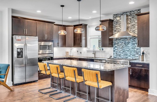 East Nashville House | Lux East Nash-Hot Tub & Rooftop Patio!