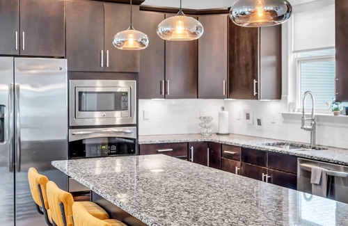 East Nashville House | Lux East Nash-Hot Tub & Rooftop Patio!