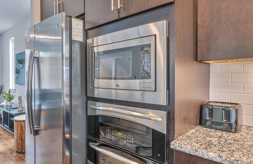 East Nashville House | Lux East Nash-Hot Tub & Rooftop Patio!