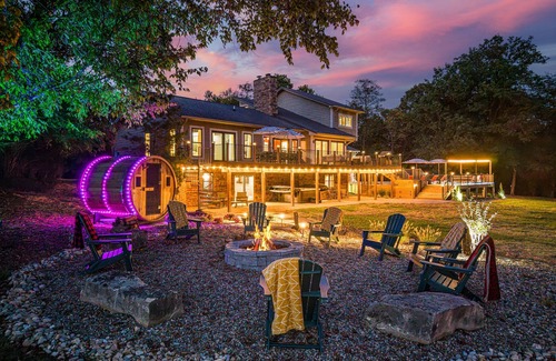 Bardstown House | Lux Lodge~3 Mi to Bardstown~SpkEZ~Hot Tub~Game Rm