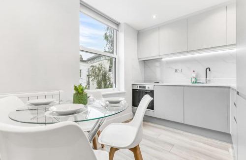 Abbey Road Apartment | LUX St Johns Wood Apartment - Sleeps 7