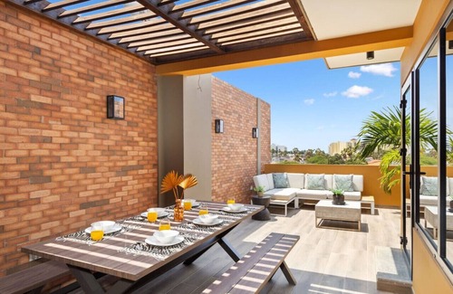 Tuscany Residence Aruba House | LUX Townhouse 5 min walk to Ritz and Palm Beach at Porta Al Sole 16 by Bocobay