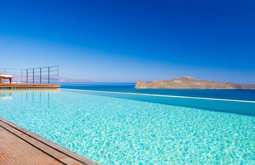 Kato Stalos Villa | Lux Villa ★Heated infinity pool ★ 500mt to Stalos beach★6 bdr & 7 bathrooms