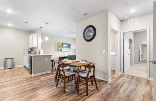 Melbourne Condo | Luxe 1BR/1BA: Dive, Rest, Explore. Book Now!