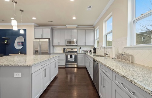 Charlotte House | Luxe 3BR Townhouse in Camp North End