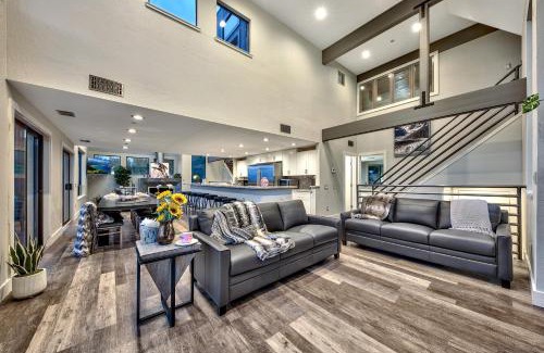 Tahoe Village House | Luxe 4 lake Tahoe Luxury With Hot Tub