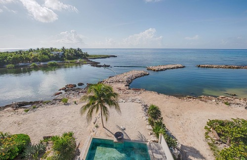 Xpu-Ha Villa | Luxe 6BR Beachfront Villa with Pool & Rooftop