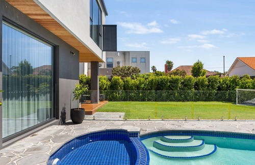 Black Rock House | Luxe beachfront property opposite the beach