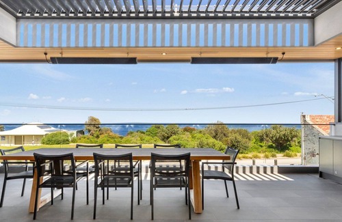 Black Rock House | Luxe beachfront property opposite the beach