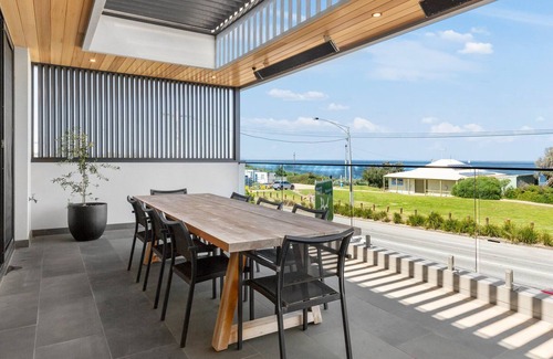 Black Rock House | Luxe beachfront property opposite the beach