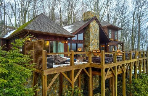 Beech Mountain House | Luxe Beech Mtn Cabin with Hot Tub 2 Mi to Skiing!