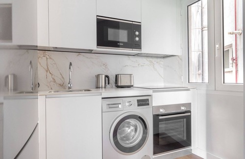 Castellana Apartment | Luxe Castellana 2BR w/Doorman, nr Restaurants, by Blueground