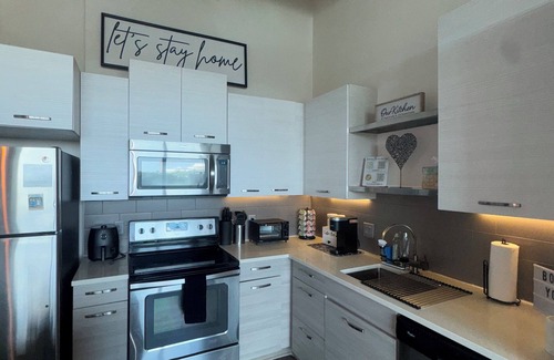 Downtown Atlanta Apartment | Luxe Downtown High-Rise-Stunning Views & Prime ATL Location Close to Attractions