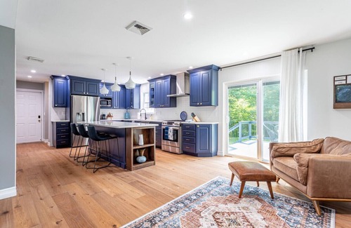 Cottekill House | Luxe Family Retreat w/FP, HT & Cabana