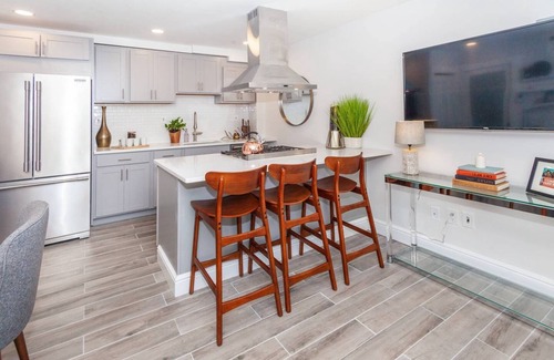 Highland Park House | Luxe Home | Near T Su