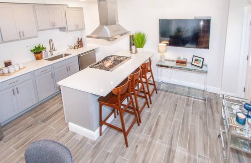 Highland Park House | Luxe Home | Near T Su