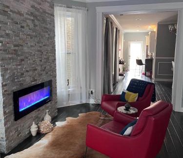 Grand Boulevard Apartment | Luxe Hyde Park Gray Stone near UofC