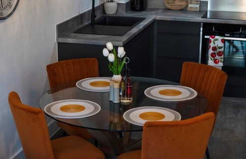 Vauxhall Apartment | Luxe I Penthouse I Balcony I City Views I Parking I Liverpool City Center I