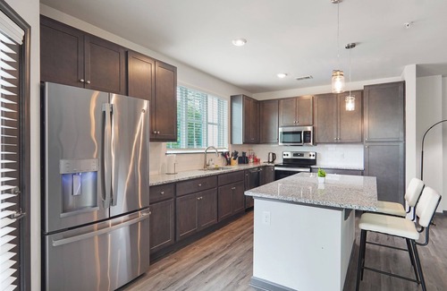 North Raleigh Apartment | Luxe King 3BR Suite in North Raleigh
